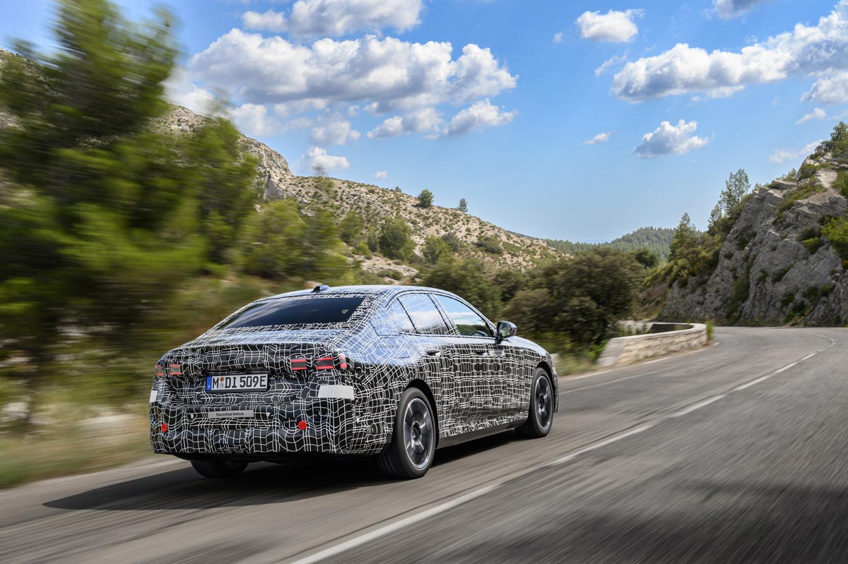 Premiären för nya elbilen BMW i5 i sikte
