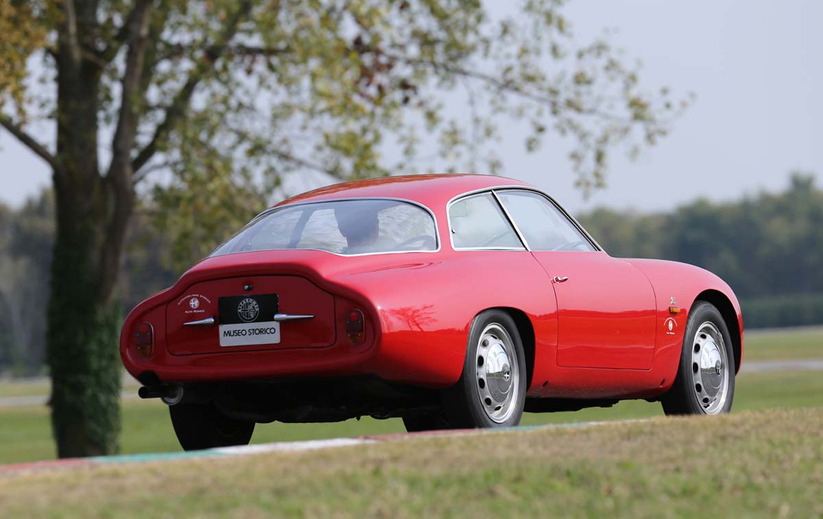La prima auto elettrica di Alfa Romeo attinge genio dalla storia – tutto sulle auto elettriche