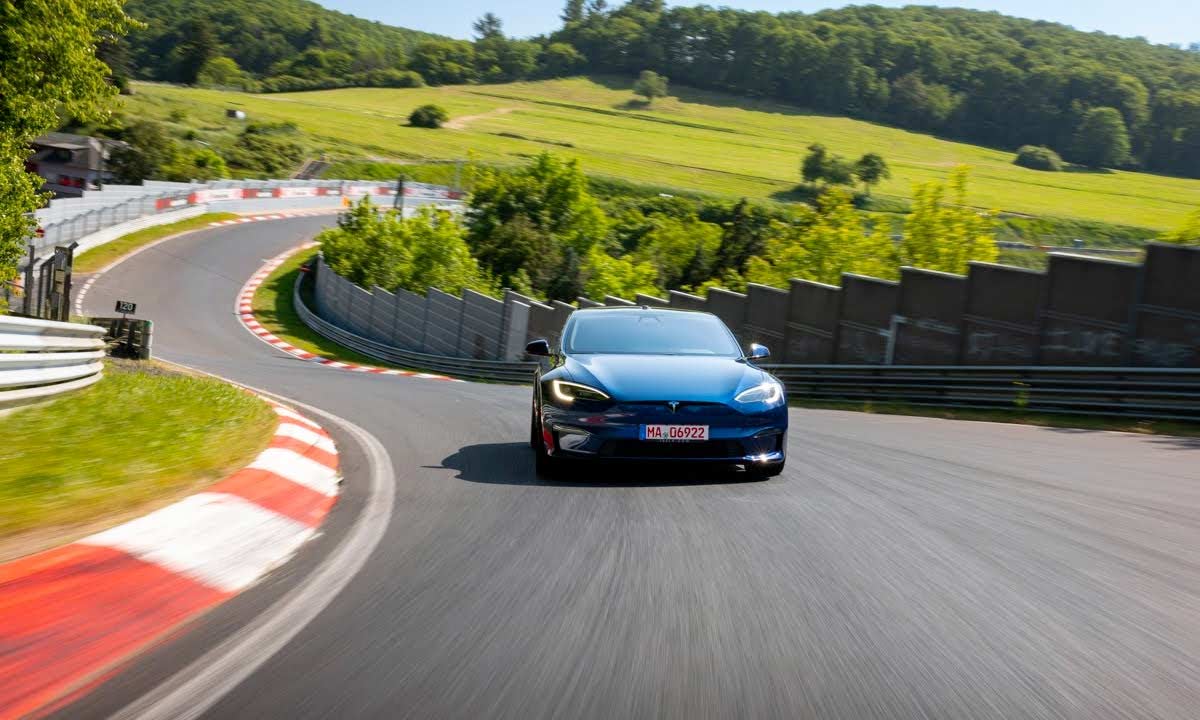 Tesla Model S slår återigen Porsche Taycan på Nürburgring – sätter nytt banrekord
