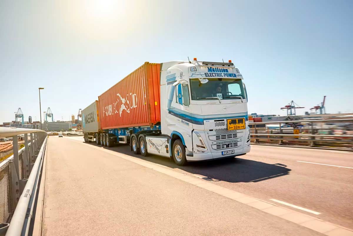 Volvos el-lastbil klarar 74 ton och rullar 12 timmar om dagen