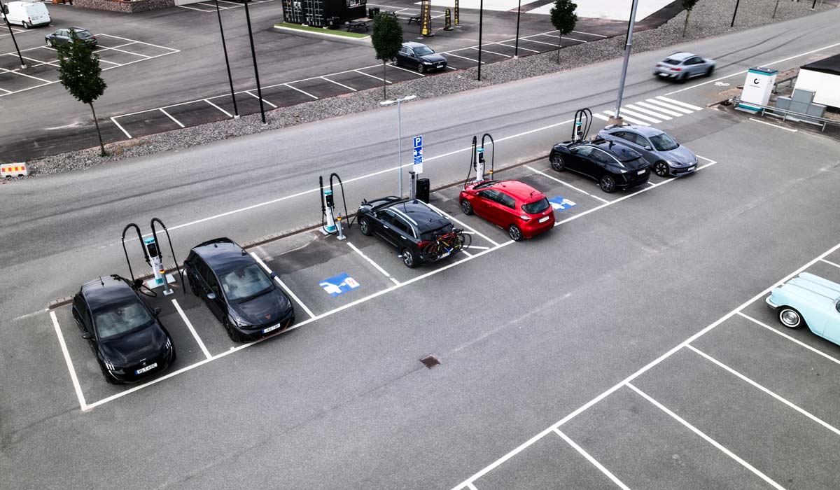 Sämre ekonomi: Då vill fler svenskar köpa elbil