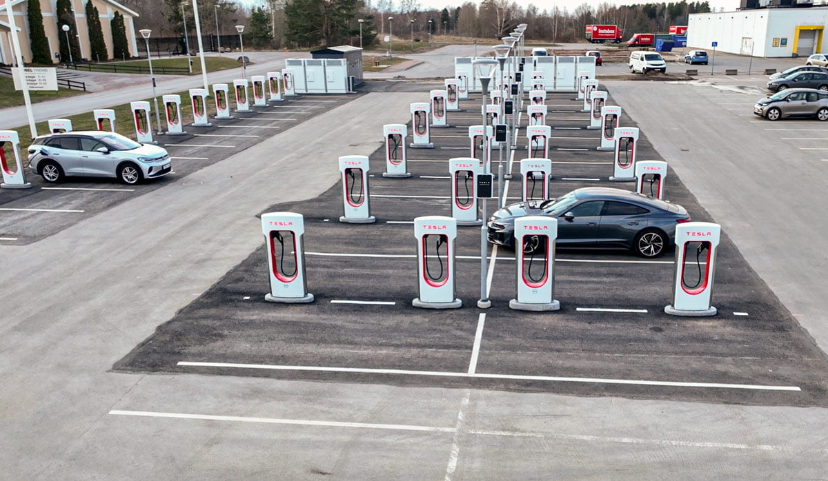 Free fast charging at Tesla Superchargers today – all about electric cars