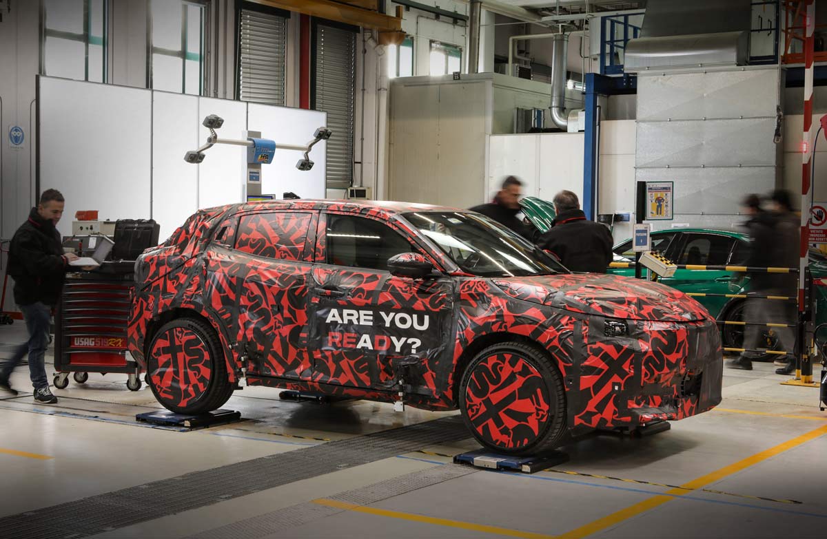 Här ser du världspremiären av Alfa Romeo Milano idag