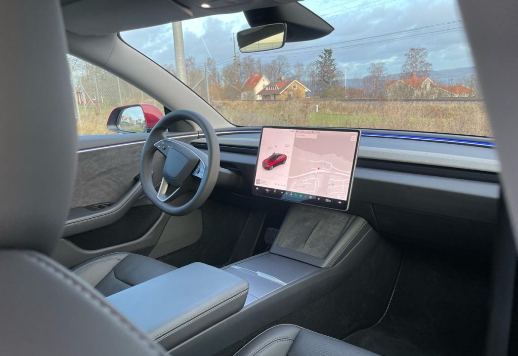En annorlunda inredning! Ny Tesla Model 3 - 2024: vad har
